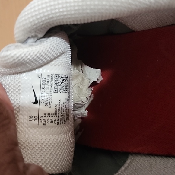 NIKE AIR VAPORMAX 360 SIZE 10 VAST GREY/WHITE-PARTICLE GREY AND RED. - Picture 16 of 17